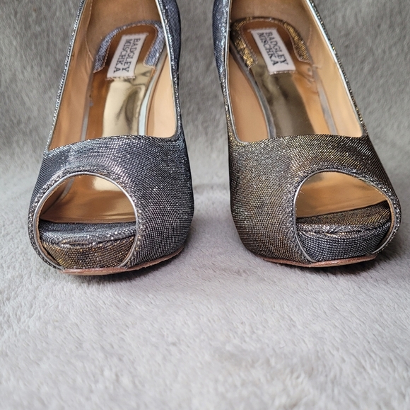 Badgley Mischka Humbie IV Gold Pewter peep toe heels size 7.5 - Picture 3 of 12
